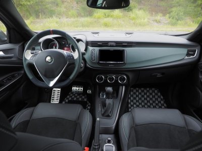 画像1: Giulietta QV トリビュート内装パッケージ