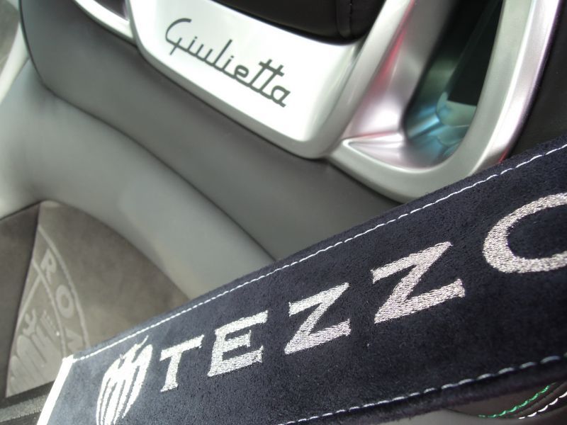 画像1: TEZZO 本革シートベルトパッド（アルカンタグ付き） for Giulietta 《15.11.03 更新》 (1)